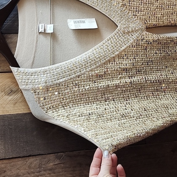 CHICO’S Womens Cap Sleeve  Poncho Stretch V Neck Top Gold Sequin Overlay - Picture 3 of 7